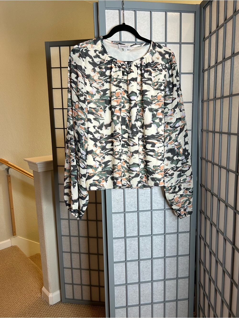 Evereve Floral-Camo Long Sleeve Blouse in Cream, Green & Peach